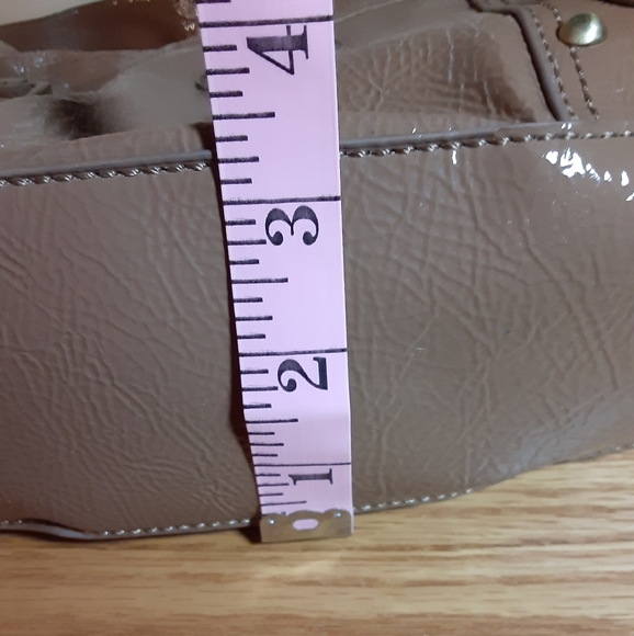 Naturalizer Shiny Faux Patent Leather Light Tan Taupe Handbag Purse - Picture 4 of 16